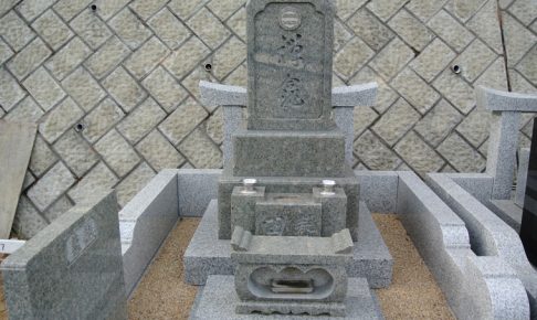 新潟県産草水石（くそうずいし） お墓 墓石 板碑型 銀杏面